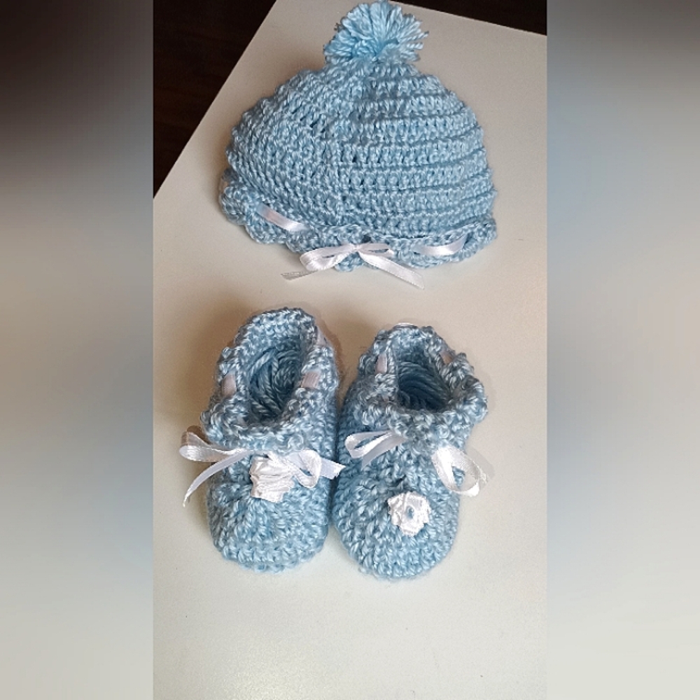 Newborn shoes beanie set
